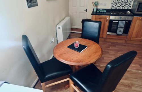 Wainscot Apartment | MorganVille - Cozy Bungalow