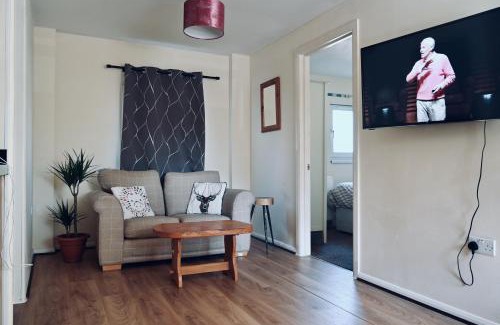 Wainscot Apartment | MorganVille - Cozy Bungalow