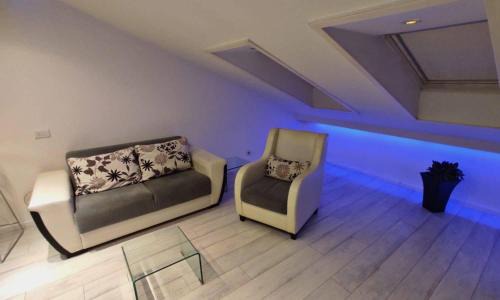 Novi Beograd Apartment | Morning Wood - Skylight