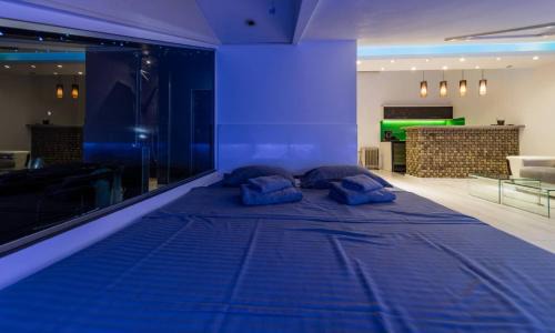 Novi Beograd Apartment | Morning Wood - Skylight