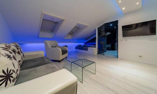 Novi Beograd Apartment | Morning Wood - Skylight