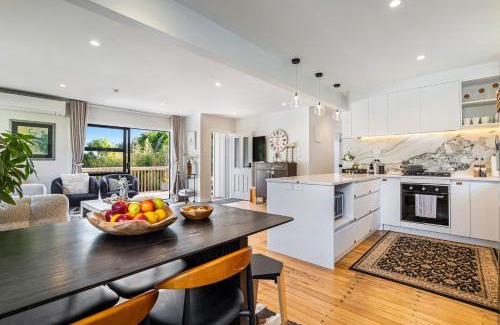 New Windsor House | Most Peaceful & Private City Retreat - New AC - CBD 12 KMs & Airport 17KMs Away