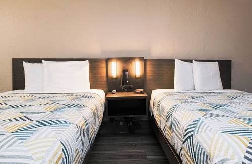 Baytown Hotel | Motel 6 Baytown, TX - Garth Rd