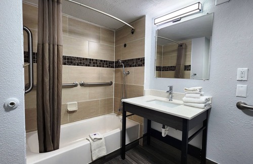 Baytown Hotel | Motel 6 Baytown, TX - Garth Rd