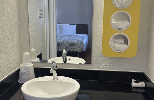 Beaumont Hotel | Motel 6 Beaumont, TX