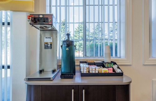 Canby Hotel | Motel 6 Canby, OR