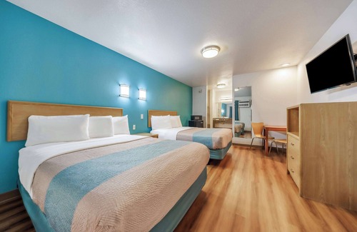 Canby Hotel | Motel 6 Canby, OR