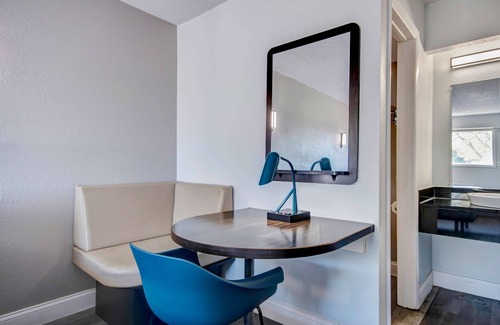 Clintonville Hotel | Motel 6 Columbus, OH - OSU North