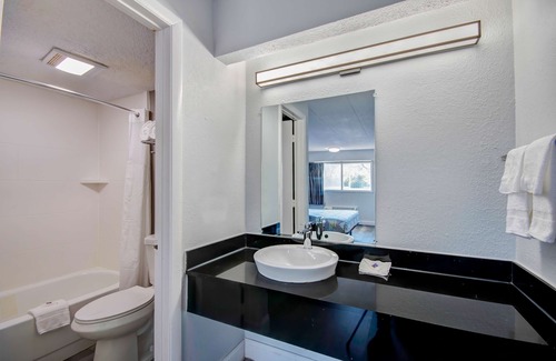 Clintonville Hotel | Motel 6 Columbus, OH - OSU North