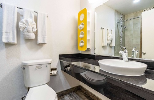 Fountain Valley Hotel | Motel 6 Fountain Valley, CA - Huntington Beach Area