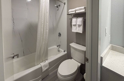 La Porte Hotel | Motel 6 La Porte, TX