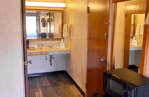 Marianna Hotel | Motel 6 Marianna, FL