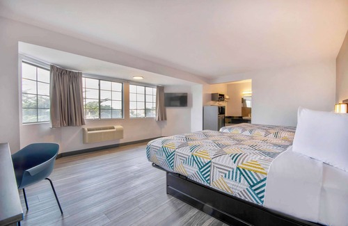 Marina Hotel | Motel 6 Marina, CA - Monterey