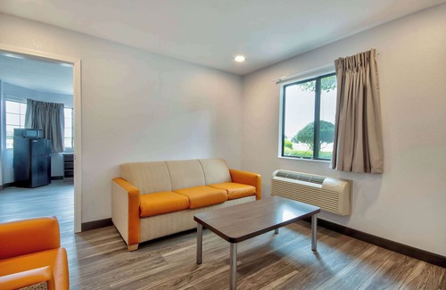Marina Hotel | Motel 6 Marina, CA - Monterey