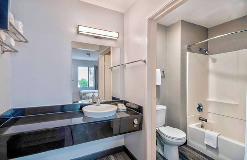 Marina Hotel | Motel 6 Marina, CA - Monterey