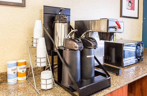 Glendale Hotel | Motel 6 Milwaukee, WI - Glendale