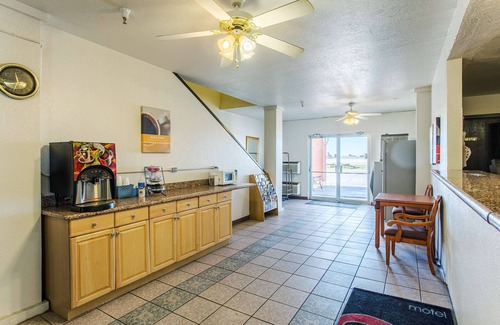Moriarty Hotel | Motel 6 Moriarty, NM