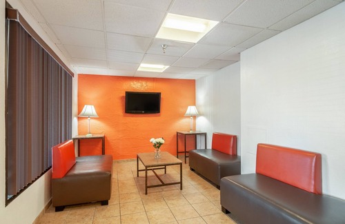 Naperville Hotel | Motel 6 Naperville, IL