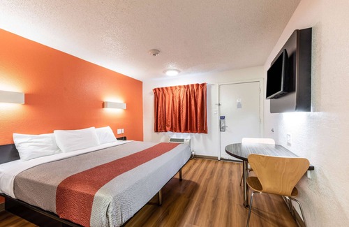 North Richland Hills Hotel | Motel 6 North Richland Hills, TX