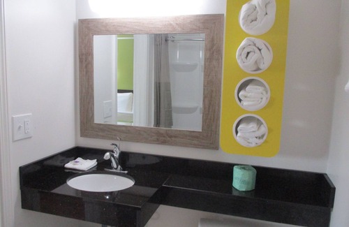 North Olmsted Hotel | Motel 6 North Olmsted, OH - Cleveland