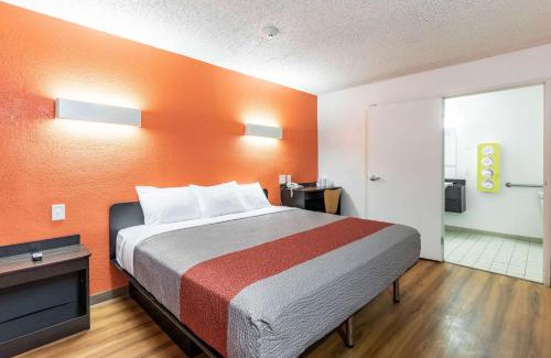 North Richland Hills Hotel | Motel 6-North Richland Hills, TX