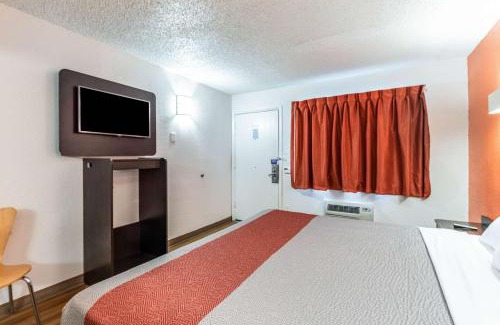 North Richland Hills Hotel | Motel 6-North Richland Hills, TX