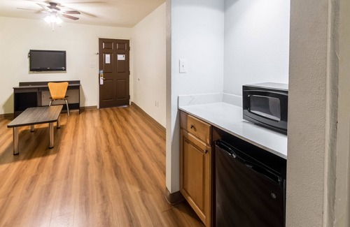 North Richland Hills Hotel | Motel 6 North Richland Hills, TX - NE Fort Worth
