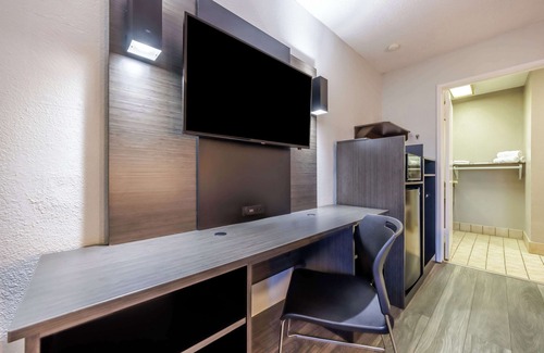 Foster - Powell Hotel | Motel 6 Portland, OR - Southeast