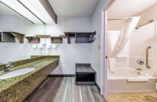 Foster - Powell Hotel | Motel 6 Portland, OR - Southeast