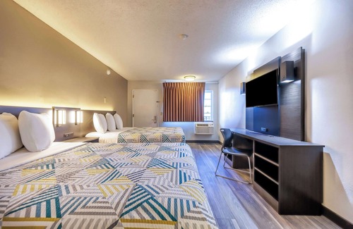 Foster - Powell Hotel | Motel 6 Portland, OR - Southeast