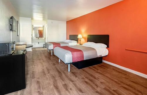 Portsmouth Hotel | Motel 6 Portsmouth, VA