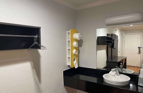 Central Sacramento Hotel | Motel 6 Sacramento, CA - Downtown