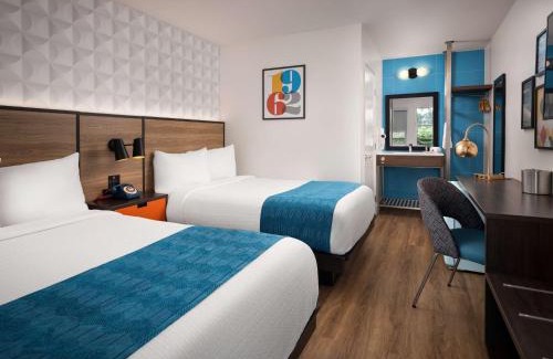 East Beach Hotel | Motel 6-Santa Barbara, CA - Beach