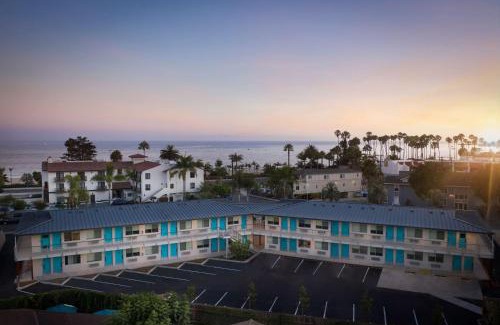 East Beach Hotel | Motel 6-Santa Barbara, CA - Beach