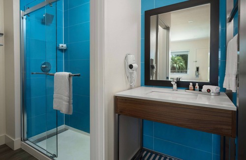 East Beach Hotel | Motel 6 Santa Barbara, CA - Beach