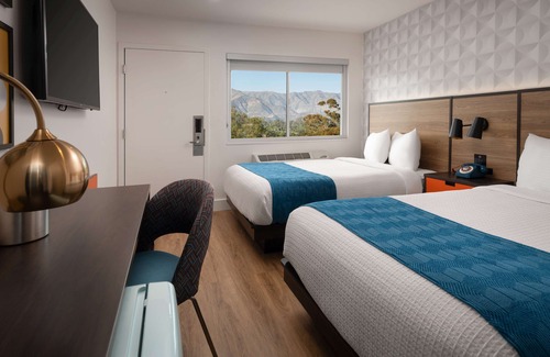 East Beach Hotel | Motel 6 Santa Barbara, CA - Beach