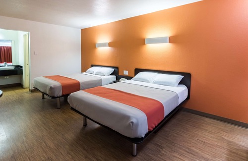 Stephenville Hotel | Motel 6 Stephenville, TX