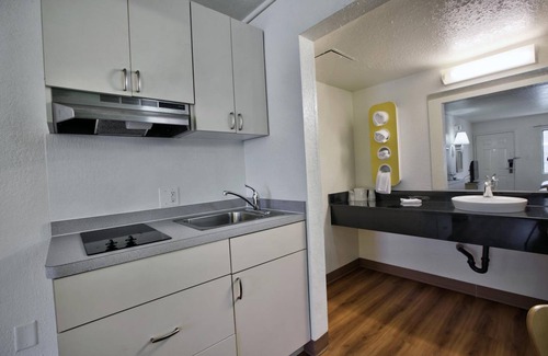 Tallahassee Hotel | Motel 6 Tallahassee, FL - Downtown