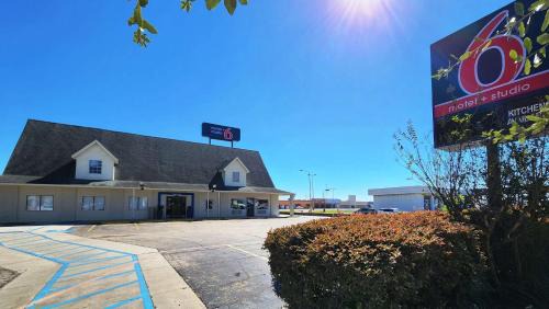 Webster Hotel | Motel 6-Webster, TX - Houston - Nasa Lake