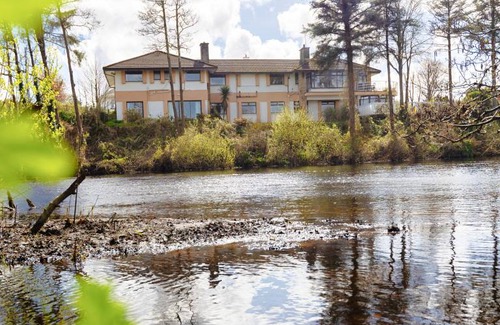 Killarney House | Motel ∙ 8 guests