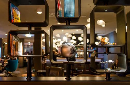 Schwanheim Hotel | Motel One Frankfurt Airport