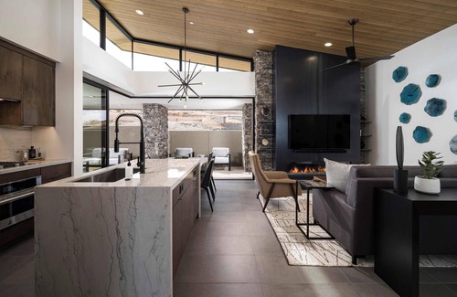 Goldie Brown Pinnacle Peak Ranch Cabin | Mountain House Lodge at Sereno Canyon