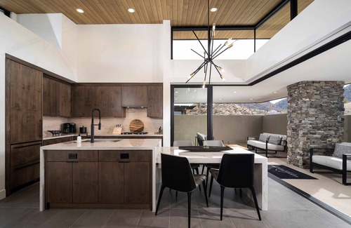 Goldie Brown Pinnacle Peak Ranch Cabin | Mountain House Lodge at Sereno Canyon