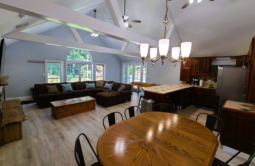 Highland Cabin | Mountain Ridge Retreat - Private & Peaceful Getaway. Family & Pet Friendly