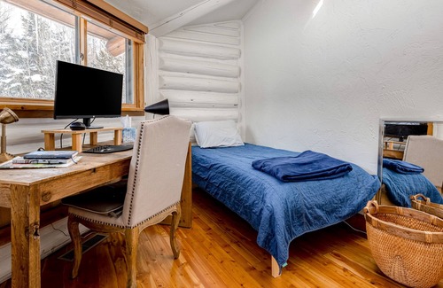 Wilson House | Mountain-view cabin with fireplace, hot tub, & grill - 30-day minimum