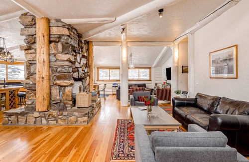 Wilson House | Mountain-view cabin with fireplace, hot tub, & grill - 30-day minimum