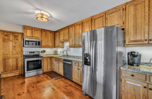 Huddleston House | Mountain View, Quiet Cove, Hot Tub, Fire Pit, Two-Tier Dock, & much more!