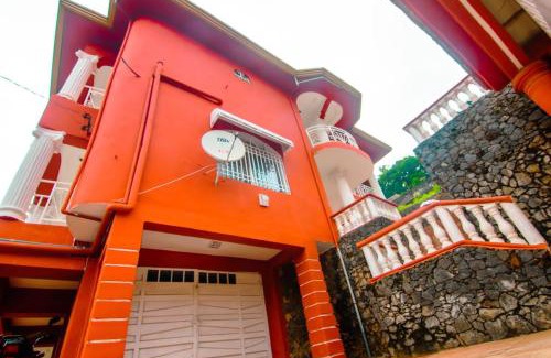 Freetown House | Mountain View Villa Guest House