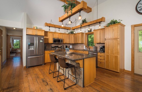Frank Cabin | Mountaintop Cabin with Majestic Views - Hot Tub + Game Room + Pet Friendly