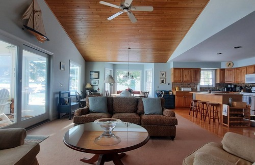 Indian River Cottage | Mullett Lake, Grandview Beach Lakefront Beauty